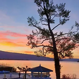  Appartement Situation Exceptionnelle Pour Ce Cosy Avec Terrasse Sur Lac, Dans Résidence Avec Et Ponton Privee France